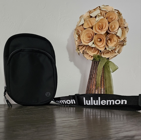 Lululemon Crossbody bag - Picture 9 of 9